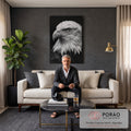 Quadro Decorativo Grande Águia Careca para Sala Preto | quadros decorativos para sala de estar | retrato em preto e branco de águia careca com olhar fixo e bico em detalhe | em ambiente 3 | Porao dos Quadros