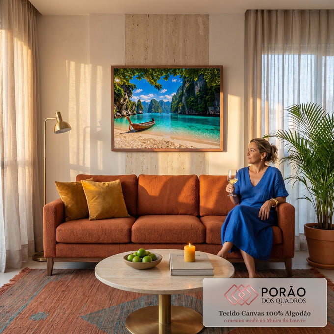 Quadro Decorativo Grande Lagoa Turquesa para Sala Azul | quadros decorativos para sala de estar | lagoa turquesa com falésias verdes e barco de madeira na praia tropical | em ambiente 3 | Porao dos Quadros
