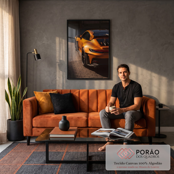 Quadro Decorativo Grande Traseira de Carro para Sala Laranja | quadros decorativos para sala de estar | carro esportivo laranja visto de cima em ângulo traseiro com aerofólio preto | em ambiente 3 | Porao dos Quadros