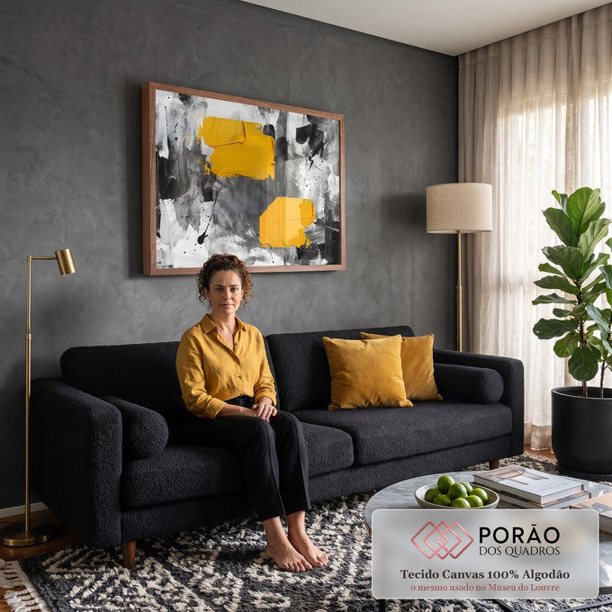 Quadro Decorativo Grande Abstrato e Preto para Sala Amarelo | quadros decorativos para sala de estar | pintura abstrata com blocos de amarelo sobre fundo preto e branco texturizado | em ambiente 3 | Porao dos Quadros