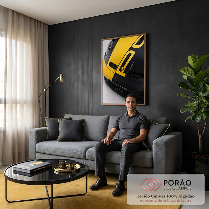 Quadro Decorativo Grande Capô Esportivo para Sala Preto | quadros decorativos para sala de estar | close de capô de carro esportivo preto e amarelo com farol e entradas de ar | em ambiente 3 | Porao dos Quadros