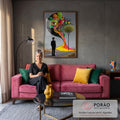 Homem de chapéu coco observa olho gigante, casas coloridas e estrada arco-íris surreal, quadro decorativo