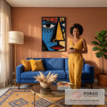 Quadro Decorativo Máscara Tribal Azul e Dourada | quadros decorativos para sala de estar | rosto estilizado tribal dividido em azul e dourado com olhos grandes e boca vermelha | em ambiente 3 | Porao dos Quadros