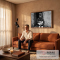 Menino sardento com galinha branca no colo diante de porta de madeira e parede de pedra, quadro decorativo