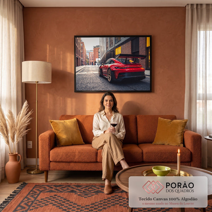 Quadro Decorativo Grande Carro Aerofólio para Sala Vermelho | quadros decorativos para sala de estar | carro esportivo vermelho com aerofólio preto em rua de tijolos | em ambiente 3 | Porao dos Quadros