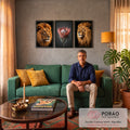 Quadro Decorativo Kit 3 Telas Leões Juba Dourada para Sala | quadros decorativos para sala de estar | dois leões de juba dourada emoldurando uma flor protea rosa ao centro | em ambiente 3 | Porao dos Quadros