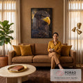 Pintura a óleo de águia em perfil, penas marrons, bico amarelo e fundo dourado, quadro decorativo