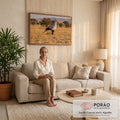 Ave secretária caminhando no capim dourado da savana africana com acácias ao fundo, quadro decorativo