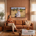 Pássaro secretário com crista preta e máscara laranja em close na savana africana dourada, quadro decorativo