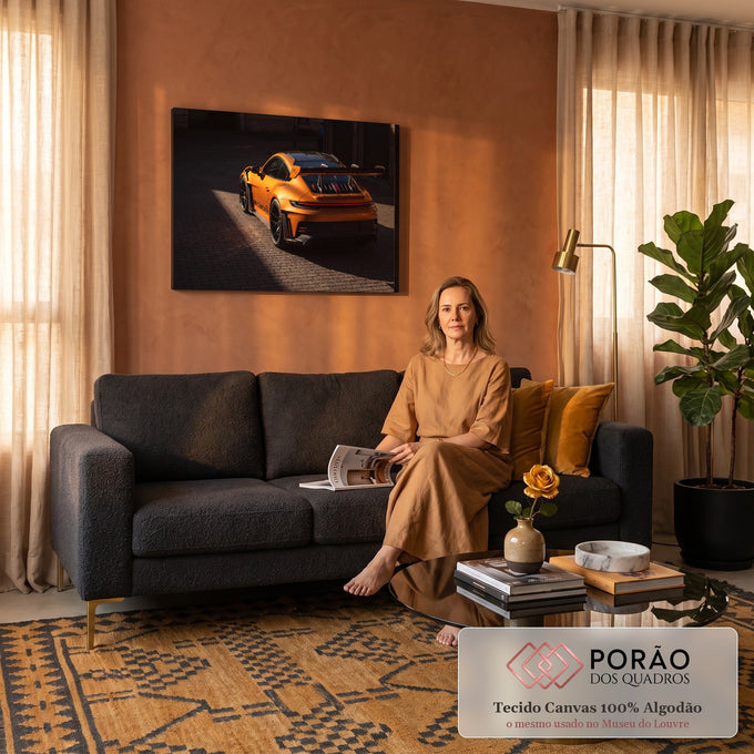 Quadro Decorativo Grande Carro Automotivo para Sala | quadros decorativos para sala de estar | carro esportivo laranja metálico visto de trás com aerofólio e luz lateral forte | em ambiente 3 | Porao dos Quadros