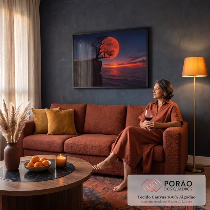 Quadro Decorativo Grande Lua Vermelha Penhasco para Sala | quadros decorativos para sala de estar | silhueta de pessoa e cão em árvore seca com lua vermelha gigante ao fundo | em ambiente 3 | Porao dos Quadros