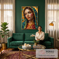 Quadro Decorativo Grande Nossa para Sala | quadros decorativos para sala de estar | rosto feminino sacro em mosaico de cristais com manto verde e halo dourado | em ambiente 3 | Porao dos Quadros