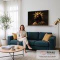 Quadro Decorativo Grande Jesus Luz Divina para Sala Preto | quadros decorativos para sala de estar | Jesus Cristo olhando para cima com auréola dourada em forma de estrela sobre fundo escuro | em ambiente 3 | Porao dos Quadros