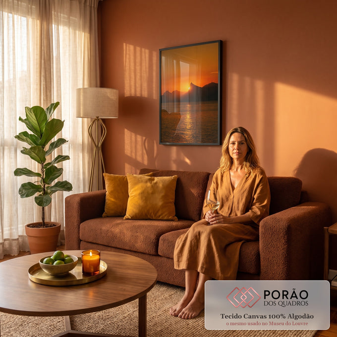 Pôr do sol laranja atrás do Corcovado com Cristo Redentor e reflexo no mar do Rio, quadro decorativo