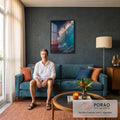 Onda do mar turquesa formando tubo com spray brilhante e céu de pôr do sol laranja, quadro decorativo