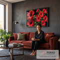 Quadro Decorativo Grande Hibiscos Vermelhos para Sala | quadros decorativos para sala de estar | flores de hibisco vermelho com centro escuro e estames longos sobre fundo preto | em ambiente 3 | Porao dos Quadros