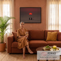 Quadro Decorativo Grande Casal Surfistas para Sala Vermelho | quadros decorativos para sala de estar | silhuetas de duas pessoas em prancha de surfe diante de pôr do sol vermelho intenso | em ambiente 3 | Porao dos Quadros