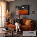 Quadro Decorativo Grande Casa Isolada para Sala Laranja | quadros decorativos para sala de estar | casa escura em colina cercada por campo de trigo laranja sob céu tempestuoso | em ambiente 3 | Porao dos Quadros