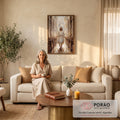 Quadro Decorativo Grande Jesus Cristo Branco para Sala | quadros decorativos para sala de estar | Jesus Cristo de braços abertos caminhando por corredor de igreja iluminado | em ambiente 3 | Porao dos Quadros