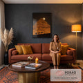 Quadro Decorativo Grande Pirâmide Dourada para Sala Laranja | quadros decorativos para sala de estar | pirâmide dourada com lua cheia e camelos em silhueta no deserto à noite | em ambiente 3 | Porao dos Quadros