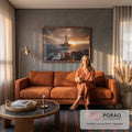Quadro Decorativo Grande Farol Mar para Sala Laranja | quadros decorativos para sala de estar | farol branco em rochas no mar com céu alaranjado ao pôr do sol | em ambiente 3 | Porao dos Quadros
