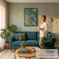 Pássaro azul turquesa pousado em galho seco com fundo verde desfocado, fotografia, quadro decorativo