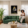 Rosto surreal em perfil com olho verde gigante, casas coloridas, escada e pernas listradas, quadro decorativo
