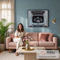 Quadro Decorativo Grande Motor Esportivo para Sala Preto | quadros decorativos para sala de estar | motor boxer com dutos em fibra de carbono e dobradiças douradas vistos de cima | em ambiente 3 | Porao dos Quadros