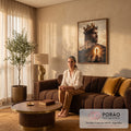 Quadro Decorativo Grande Jesus Rei para Sala Dourado | quadros decorativos para sala de estar | rosto de Jesus com coroa de espinhos e coroa dourada sobre cena de cruzes e túmulo iluminado | em ambiente 3 | Porao dos Quadros