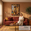 Quadro Decorativo Grande Cristo Crucificado para Sala | quadros decorativos para sala de estar | Jesus crucificado com corpo em mosaico colorido diante de vitrais góticos | em ambiente 3 | Porao dos Quadros