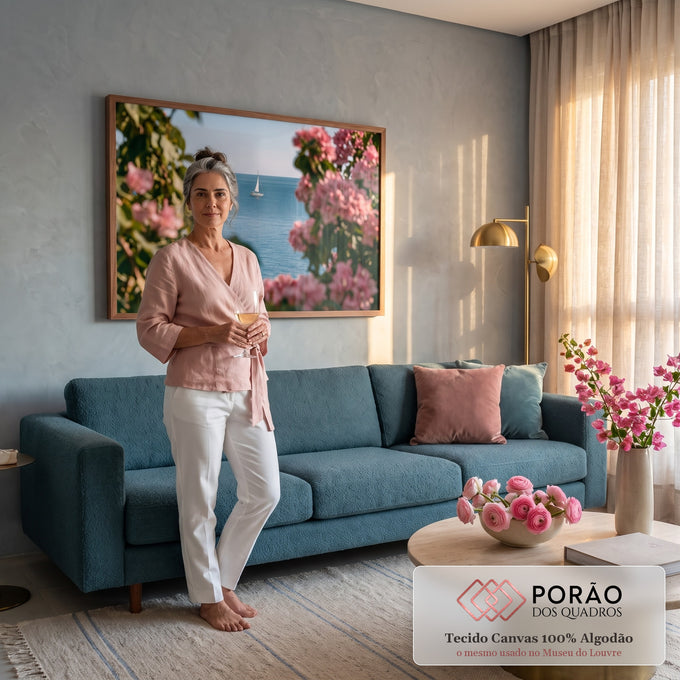 Quadro Decorativo Grande Veleiro no Mar Azul para Sala | quadros decorativos para sala de estar | veleiro branco no mar azul visto através de flores rosa desfocadas em primeiro plano | em ambiente 3 | Porao dos Quadros
