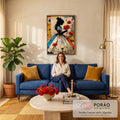 Silhueta de Alice com vestido azul segurando papoula vermelha em colagem floral, quadro decorativo