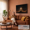 Jesus ajoelhado orando no deserto sob céu estrelado com halo de luz dourada, quadro decorativo