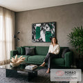 Quadro Decorativo Grande Abstrato Esmeralda Verde para Sala | quadros decorativos para sala de estar | pintura abstrata com manchas espessas de verde esmeralda sobre fundo preto e branco texturizado | em ambiente 3 | Porao dos Quadros
