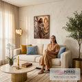 Quadro Decorativo Grande Jesus Cristo Cruz para Sala Dourado | quadros decorativos para sala de estar | Jesus Cristo segurando cruz de madeira entalhada em cenário celestial dourado | em ambiente 3 | Porao dos Quadros