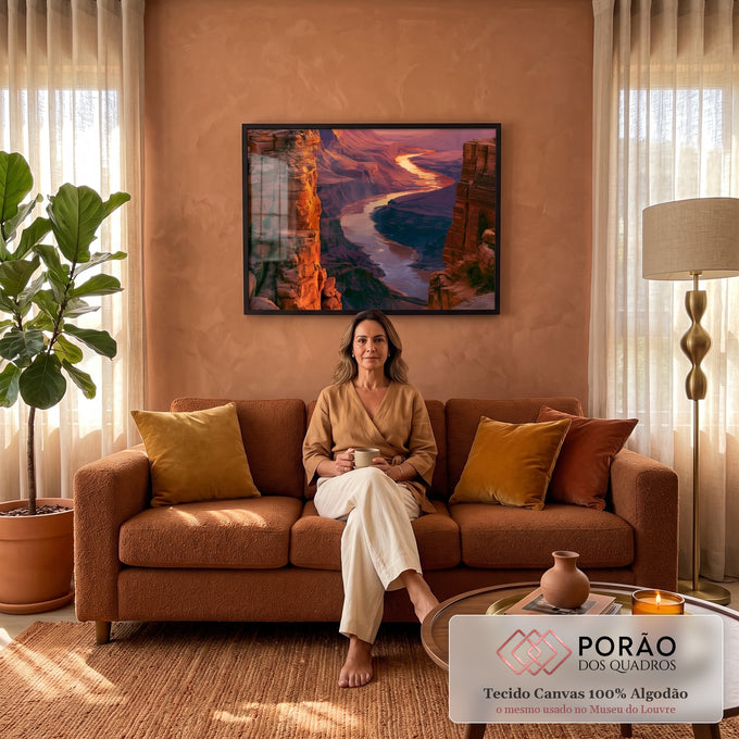 Quadro Decorativo Cânion e Rio Dourado ao Pôr do Sol | quadros decorativos para sala de estar | cânion de rocha vermelha com rio dourado serpenteante ao pôr do sol | em ambiente 3 | Porao dos Quadros