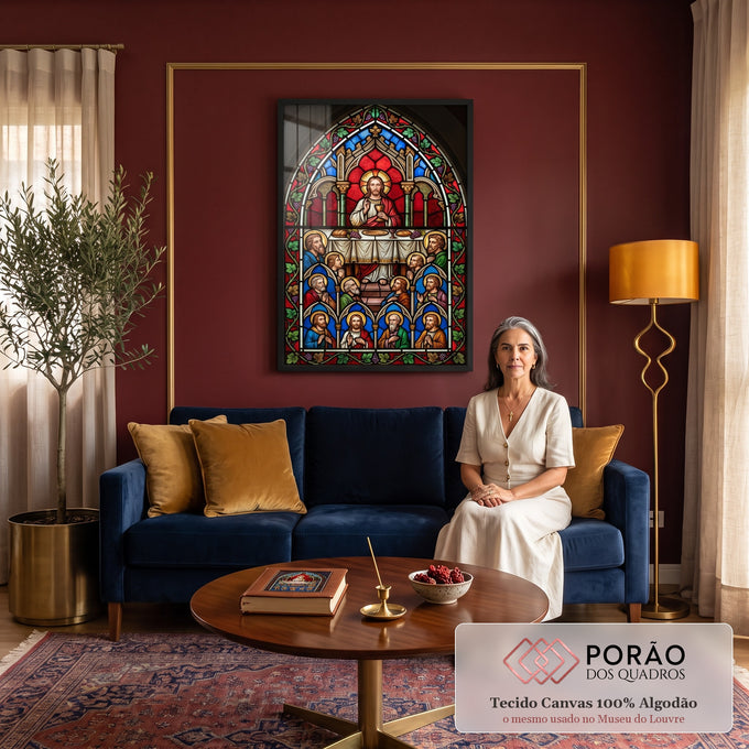 Quadro Decorativo Grande Vitral Santa para Sala Vermelho | quadros decorativos para sala de estar | vitral gótico da Última Ceia com Jesus e doze apóstolos em cores vibrantes | em ambiente 3 | Porao dos Quadros