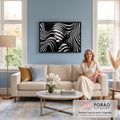 Quadro Decorativo Grande Rosto Feminino Listras para Sala | quadros decorativos para sala de estar | rosto feminino com olhos fechados coberto por listras pretas e brancas e batom vermelho | em ambiente 3 | Porao dos Quadros