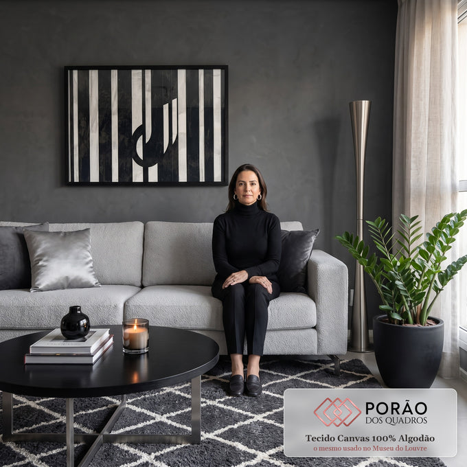 Quadro Decorativo Grande Listras e Prata para Sala Preto | quadros decorativos para sala de estar | listras verticais preto e prata com forma curva abstrata ao centro | em ambiente 3 | Porao dos Quadros