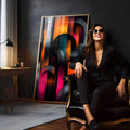 Arcos e faixas geométricas em laranja, rosa, azul-petróleo e cinza sobre fundo preto, quadro decorativo